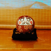 針・糸不要。江戸から続く伝統手芸「木目込み人形」 ダルマ作り体験