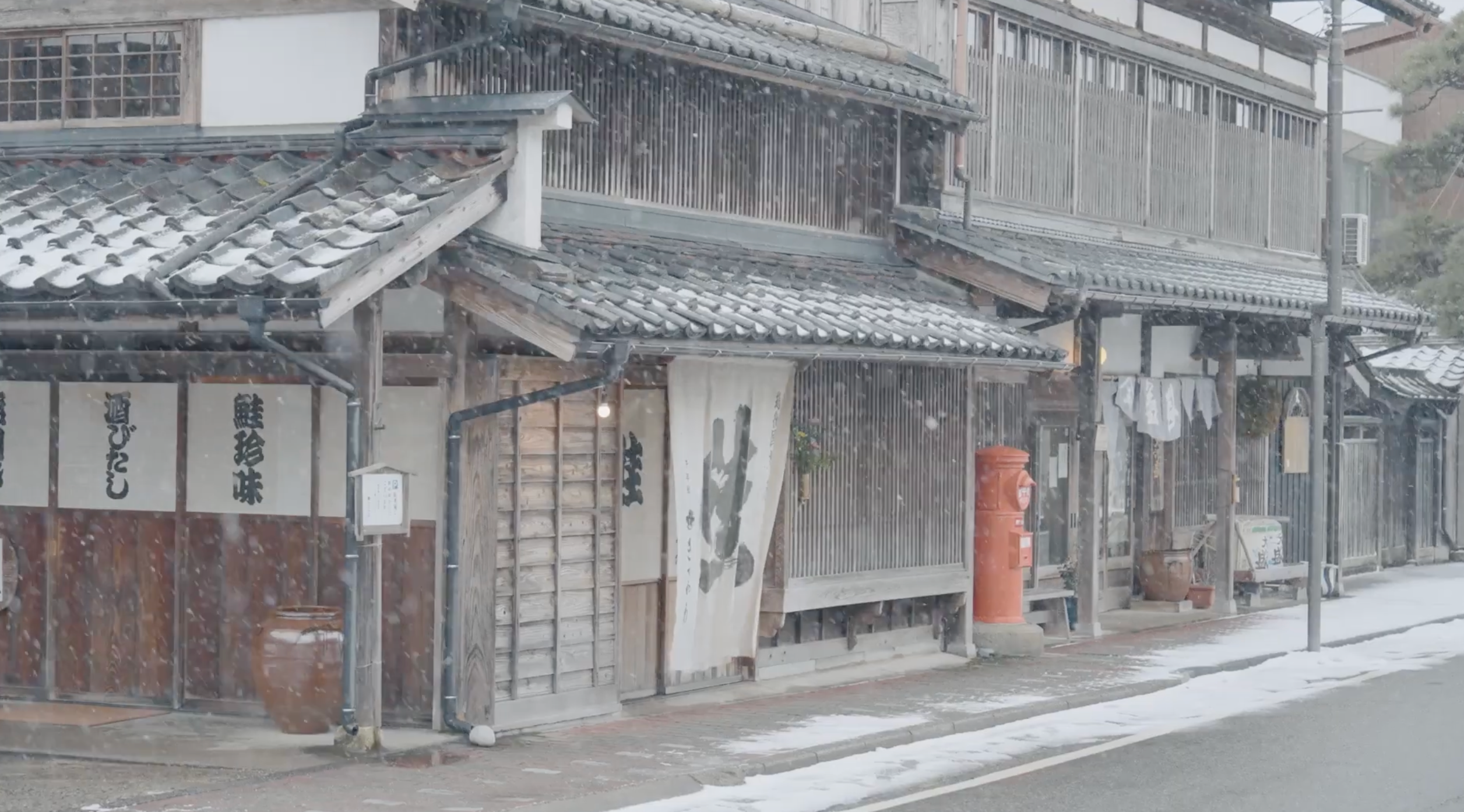 都市計画を覆し、古さを蘇らせて輝く。奇跡の街・村上を訪ねて。