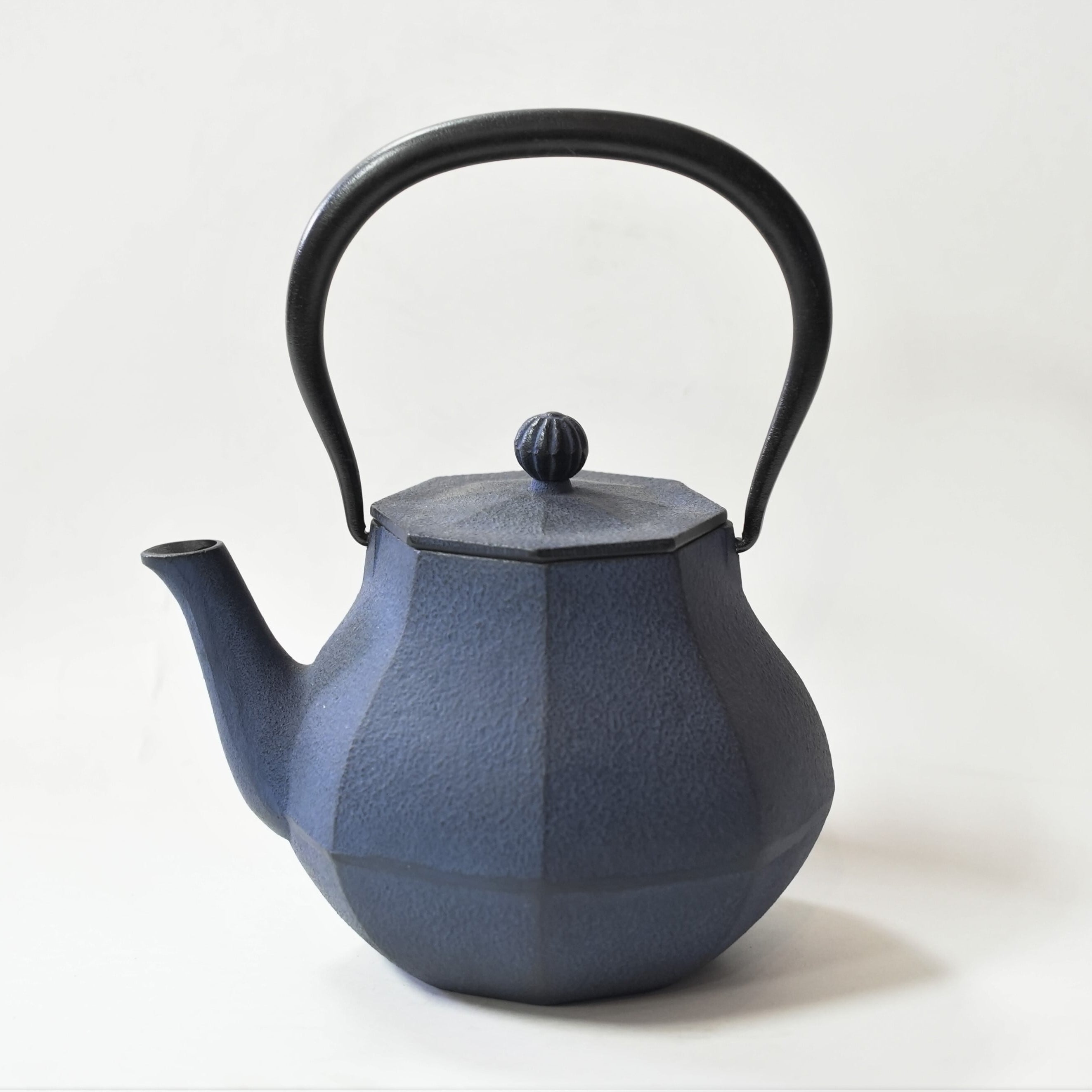 IH対応 1848年創業「南部鉄器」鉄分が取れる湯沸かし鉄瓶 みやび 青 1L