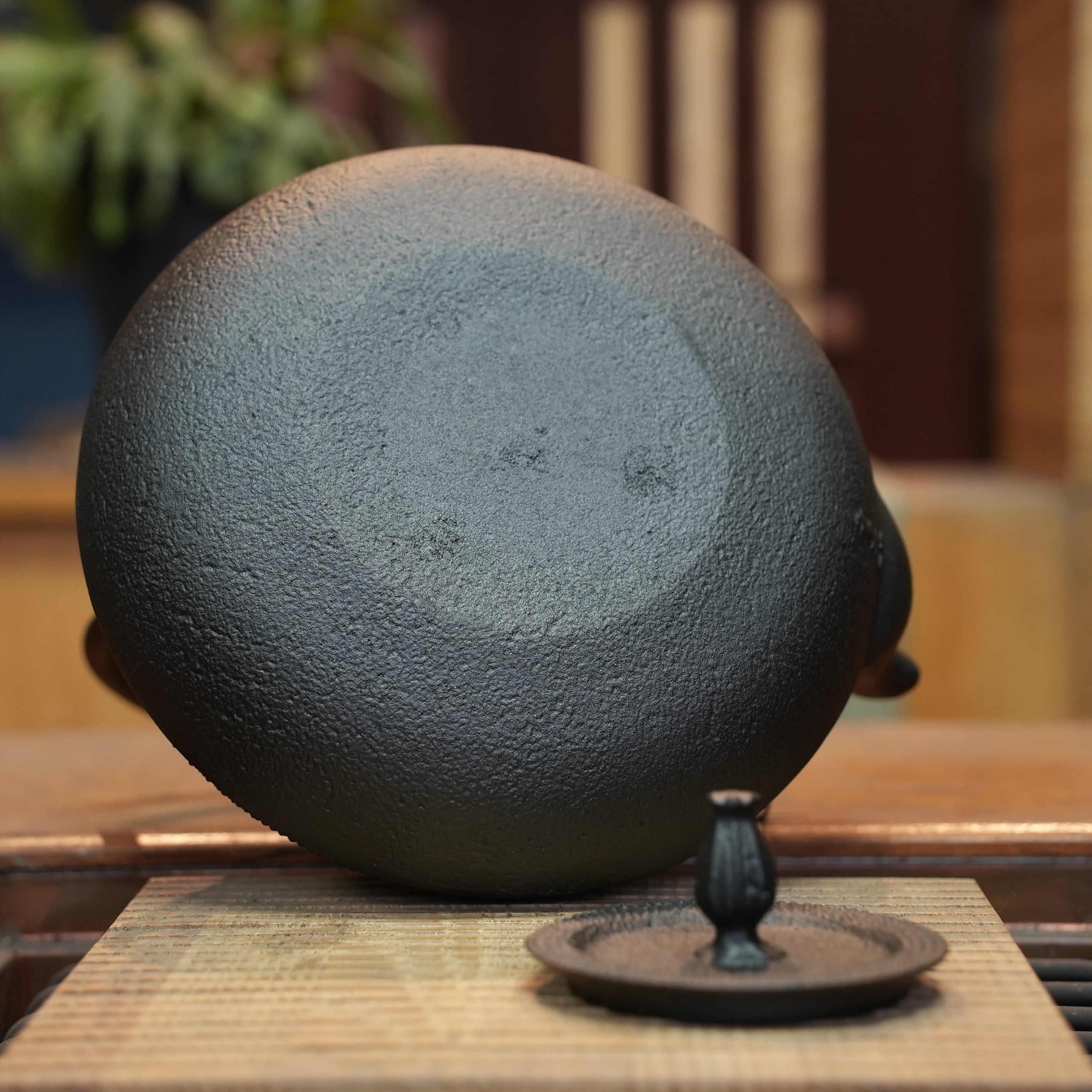 IH対応 1848年創業「南部鉄器」鉄分が取れる湯沸かし鉄瓶 変算珠あられ 黒 1.8L