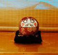 針・糸不要。江戸から続く伝統手芸「木目込み人形」 ダルマ作り体験