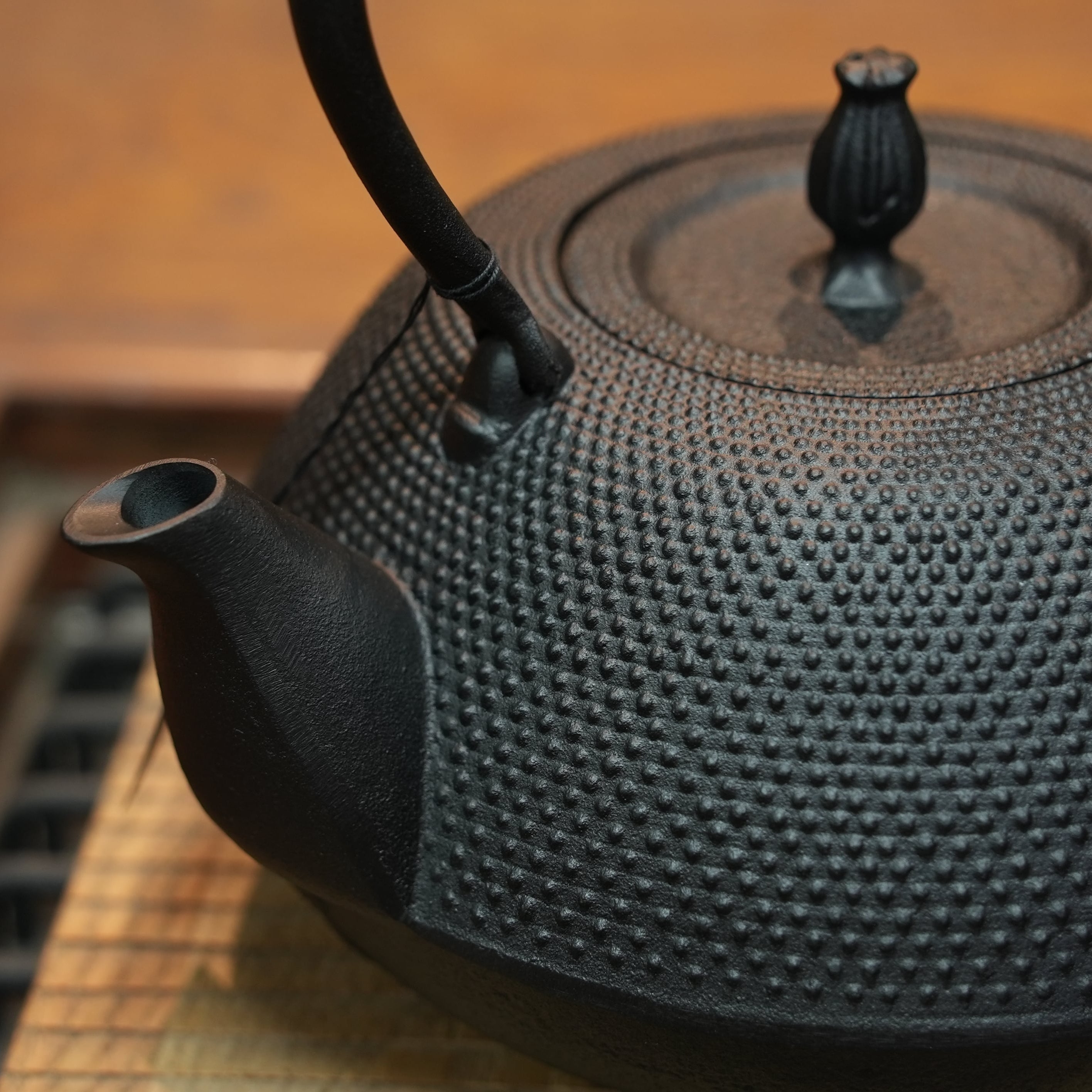 IH対応 1848年創業「南部鉄器」鉄分が取れる湯沸かし鉄瓶 変算珠あられ 黒 1.8L