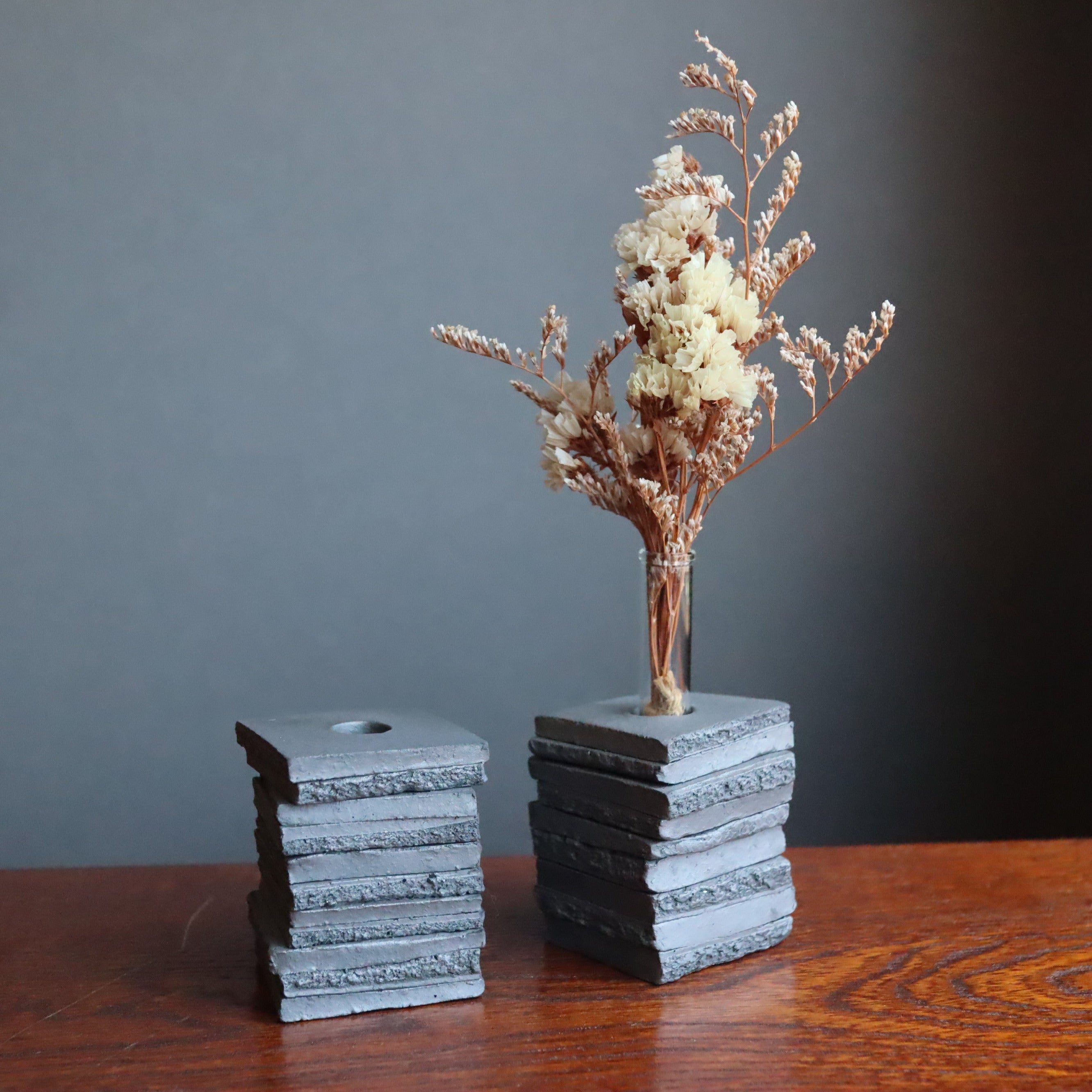 Single-flower vase "Kiyomizu-gawara" made by the only female Onishi