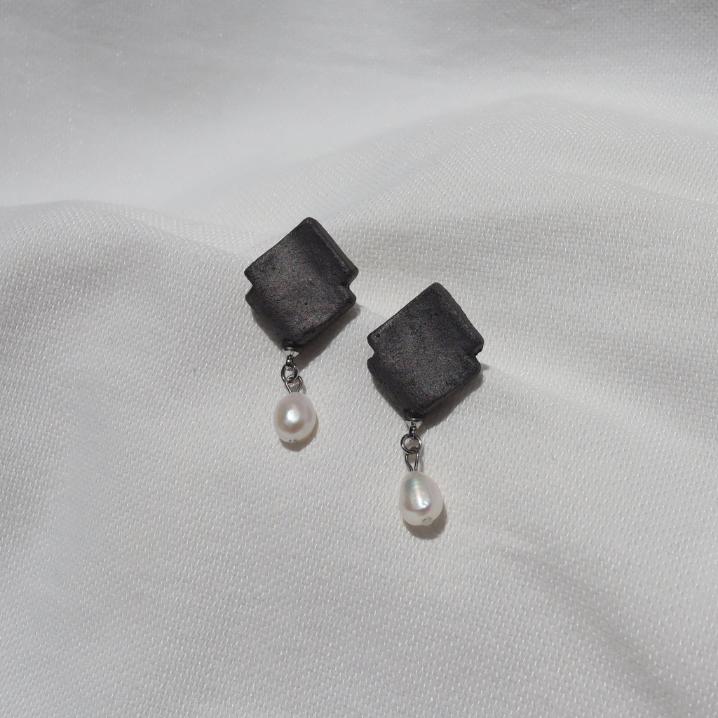 Tile x Pearl Pierced/Clip-on Earrings