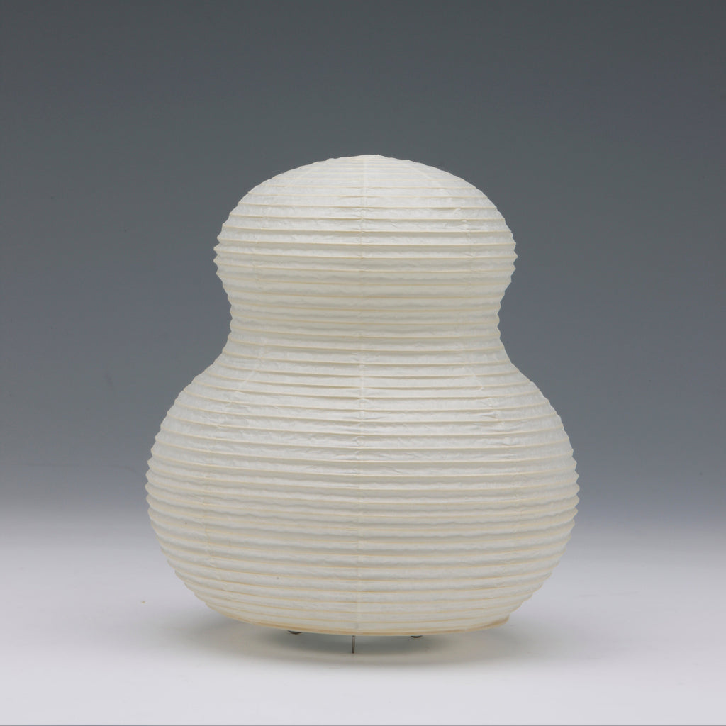 Recipient of the Medal of Honor with Purple Ribbon* "Washi Lamp" from a 100-year-old Lantern Maker