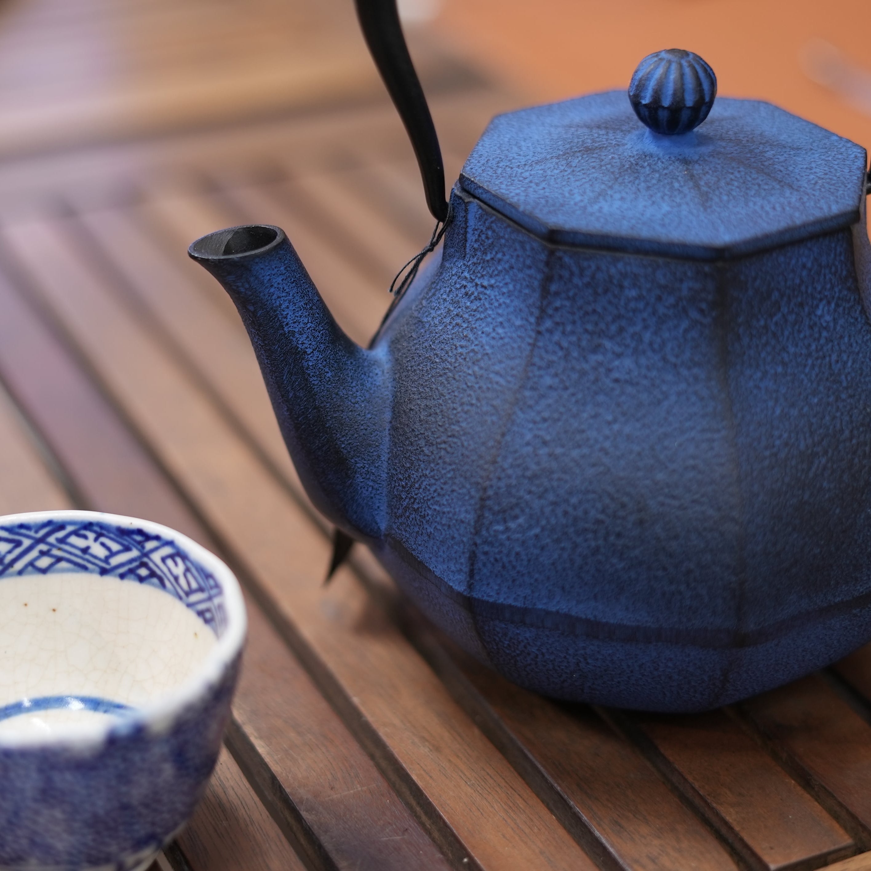 IH対応 1848年創業「南部鉄器」鉄分が取れる湯沸かし鉄瓶 みやび 青 1L