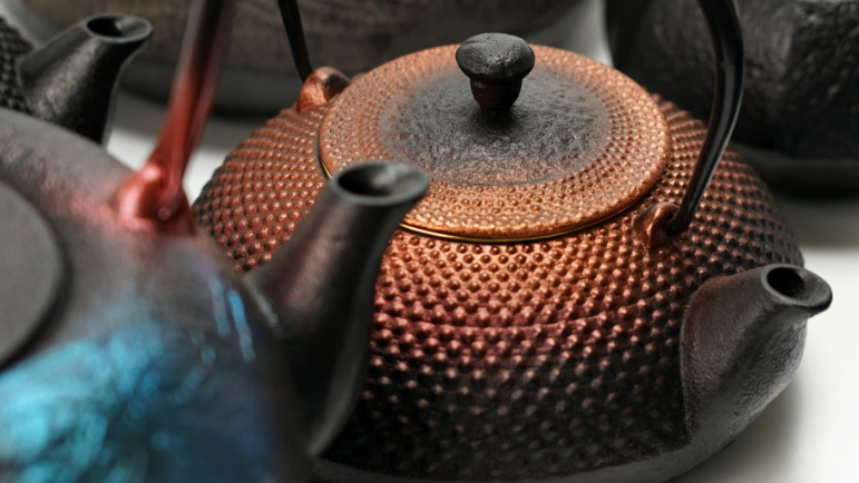 IH対応 1848年創業「南部鉄器」鉄分が取れる湯沸かし鉄瓶 みやび 青 1L IH対応 1848年創業「南部鉄器」鉄分が取れる湯沸かし鉄瓶 みやび 青 1L