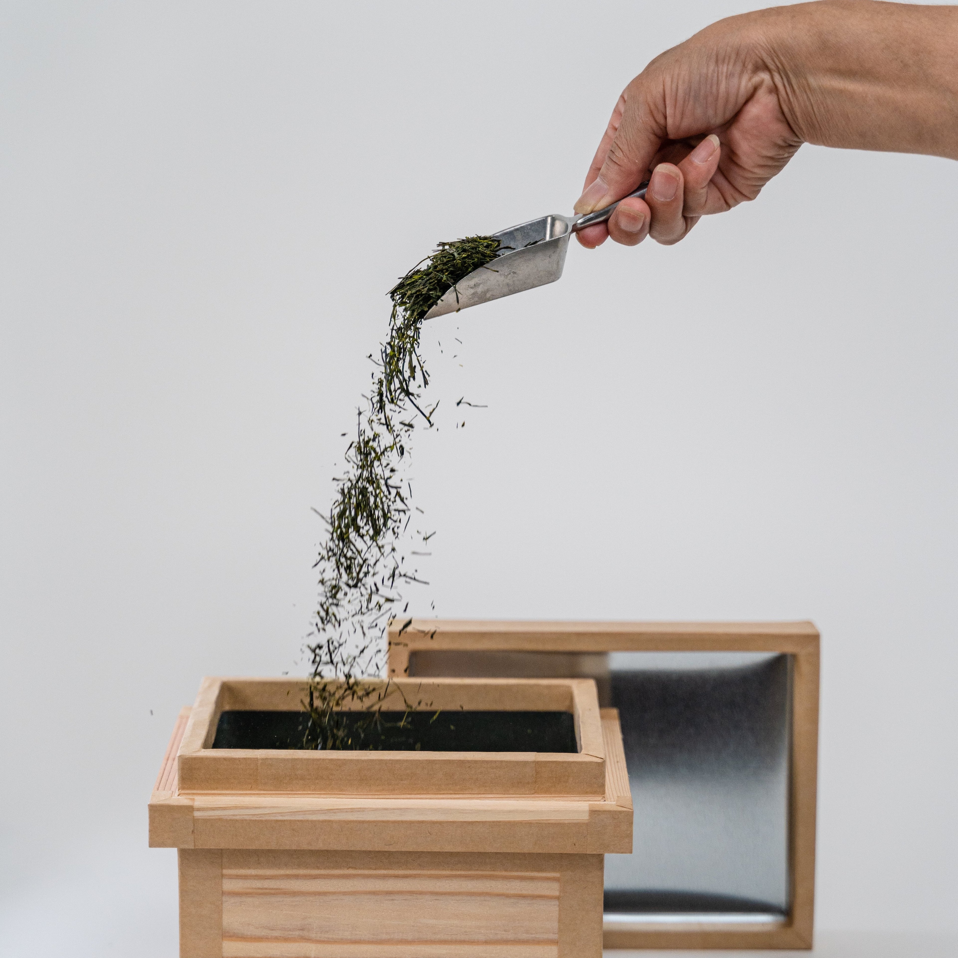 防湿・防虫・防酸化の収納ボックス「プチ茶箱」